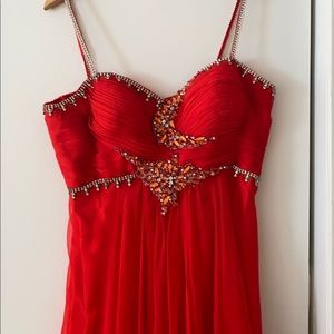 Dave & Johnny Beautiful evening red dress